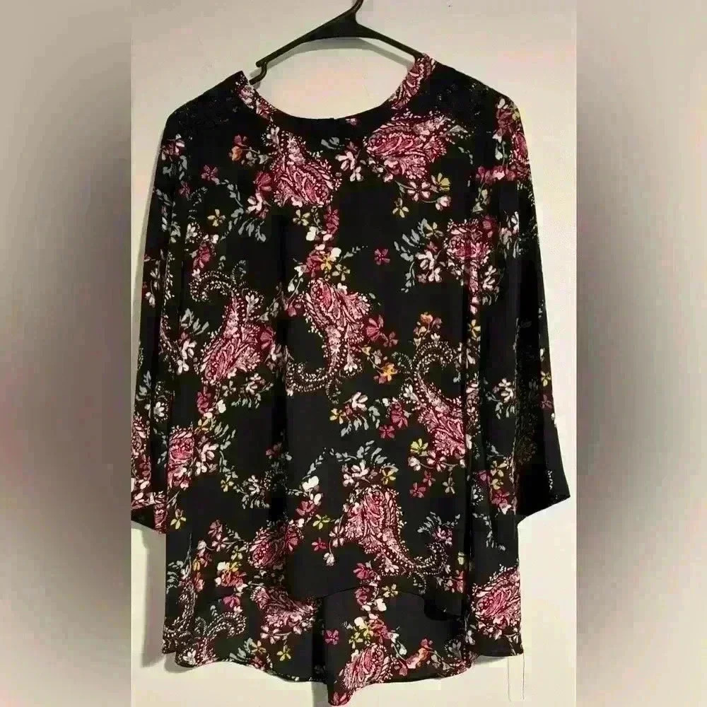 Women’s S est1946 blouse with lace detail EUC